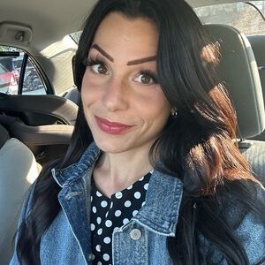 Meet your Posher, Makeena